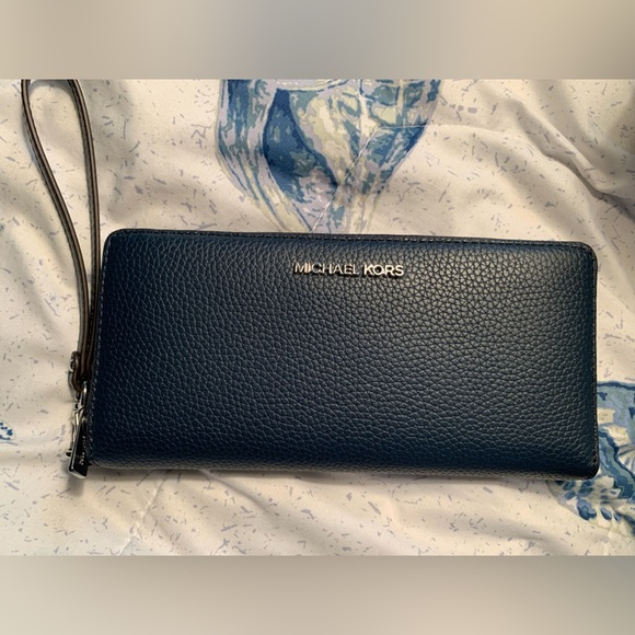Michael Kors Large Continental Travel Wallet Blue With Silver Hardware New - Picture 1 of 7